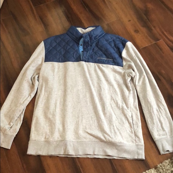 Vineyard Vines Other - Vineyard vines large 1/4 zip and buttons